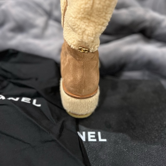 Selling these stylish winter Chanel boots. Can be dressed up/down worn2-3x - Picture 6 of 6